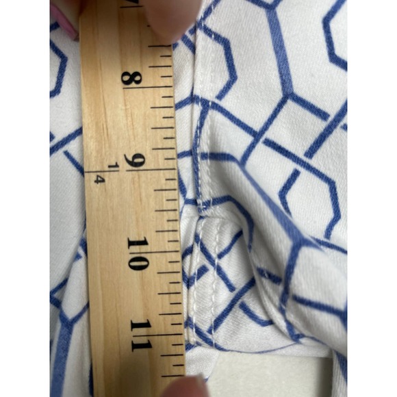 So Slimming Girlfriend Crop by Chico's, Size 0 (Normal Size 4) Blue and White - Picture 13 of 13